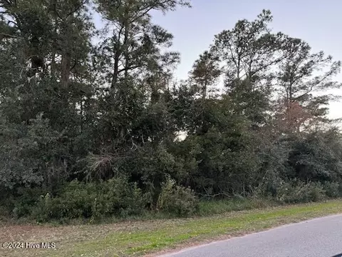 108 NE 62nd St, Oak Island, NC 28465
