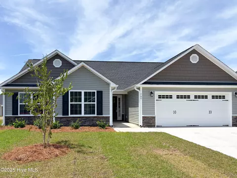 709 Ellabond St, Sneads Ferry, NC 28460