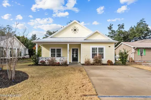 125 NE 31st St, Oak Island, NC 28465