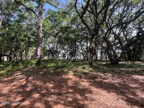 4 Windy Point Rd SW, Supply, NC 28462