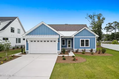 457 Raven Glen Dr, Southport, NC 28461