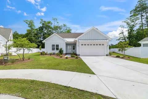 430 Raven Glen Dr, Southport, NC 28461