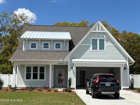 454 Raven Glen Dr, Southport, NC 28461