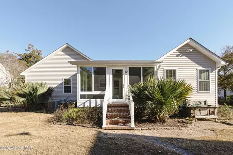Exterior - 242 Doral Dr, Hampstead, NC 28443 photo 2 of 3