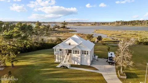 205 Gem Ct, Beaufort, NC 28516