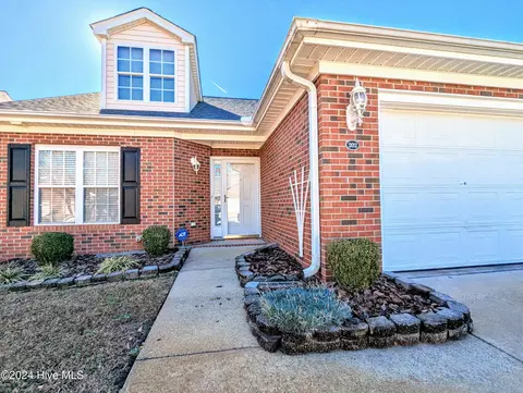 202 New Hope Village Dr, Goldsboro, NC 27534