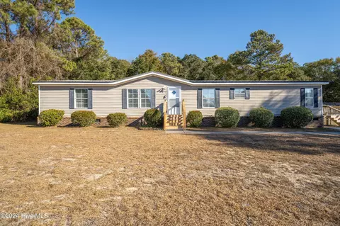 477 Moores Landing Rd, Hampstead, NC 28443