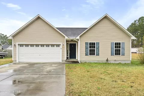 602 Maple Ave, Maysville, NC 28555
