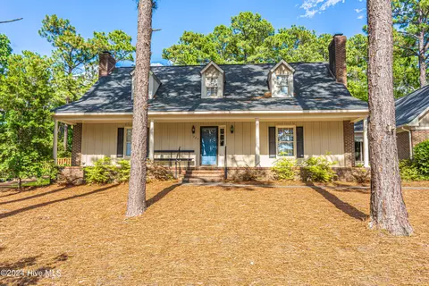 220 Broadmeade Dr, Southern Pines, NC 28387