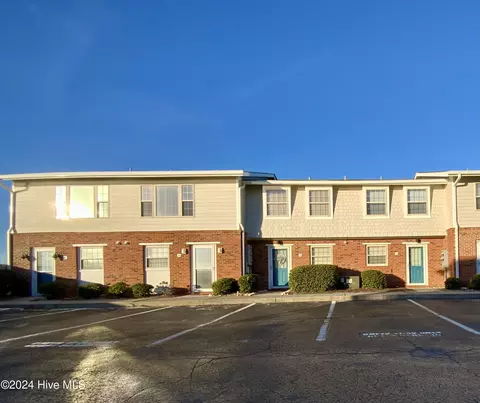 277 Salter Path Rd, Pine Knoll Shores, NC 28512