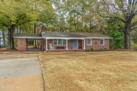 420 N King St, Laurinburg, NC 28352
