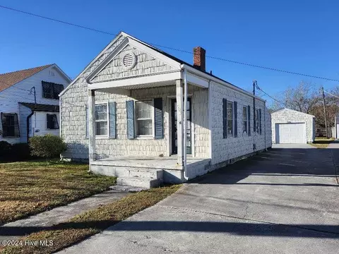 1103 Live Oak St, Beaufort, NC 28516