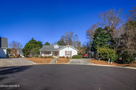 109 Sleepy Ct, Morehead City, NC 28557