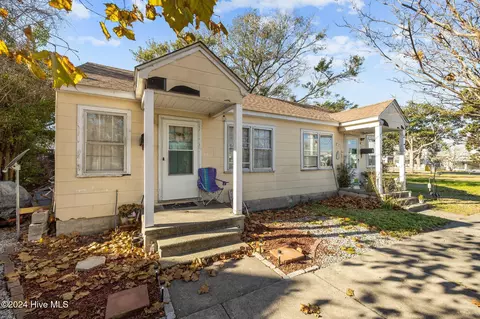 209 N 7th St, Morehead City, NC 28557