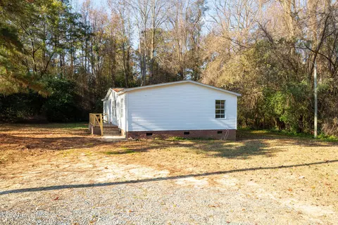 501 Sutton St, Clinton, NC 28328 photo 3