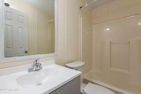 501 Sutton St, Clinton, NC 28328 photo 27
