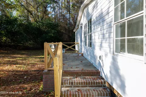 501 Sutton St, Clinton, NC 28328 photo 4