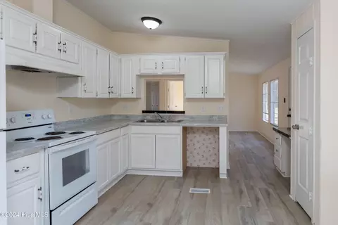 501 Sutton St, Clinton, NC 28328 photo 10