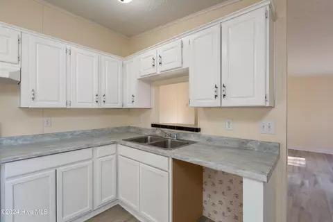 501 Sutton St, Clinton, NC 28328 photo 9