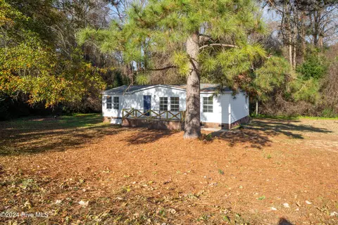 501 Sutton St, Clinton, NC 28328 photo 2
