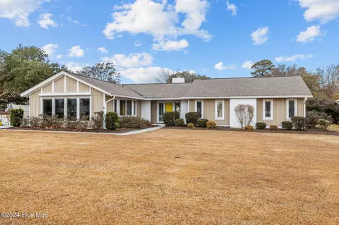 130 Gull Harbor Dr, Newport, NC 28570