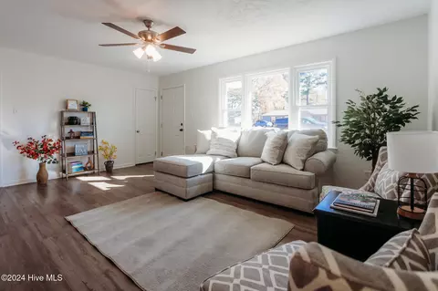 112 Fox Dr, Dudley, NC 28333 photo 3