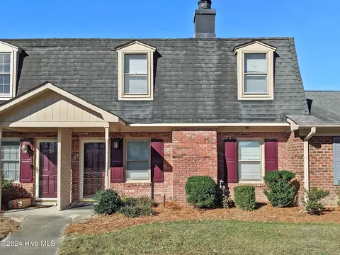 53 Barnes St, Greenville, NC 27858