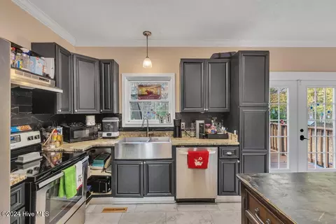 Kitchen - 113 Craig Dr, Hubert, NC 28539 photo 3 of 3