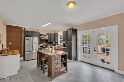 Kitchen - 113 Craig Dr, Hubert, NC 28539 photo 1 of 3