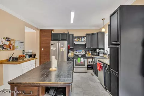 Kitchen - 113 Craig Dr, Hubert, NC 28539 photo 2 of 3