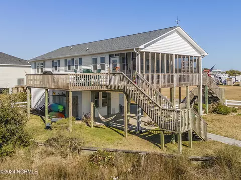 106 Clam Point Dr, Surf City, NC 28445