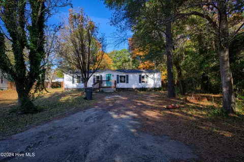 217 Tillett Ln, Sneads Ferry, NC 28460