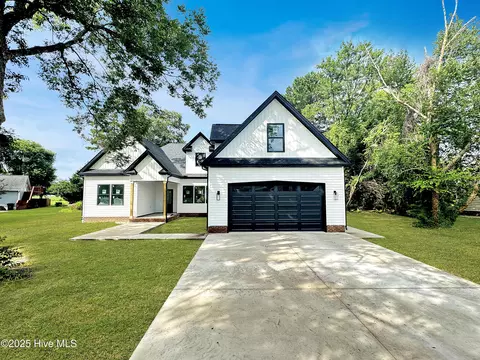 205 Binnacle Ct, Elizabeth City, NC 27909