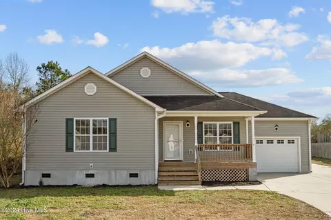 312 Boss Ct, Richlands, NC 28574