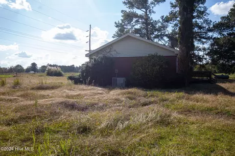 Exterior - 865 Silver Spoon Rd, Evergreen, NC 28438 photo 8 of 9