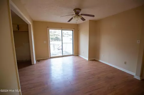 Living - 865 Silver Spoon Rd, Evergreen, NC 28438 photo 4 of 6