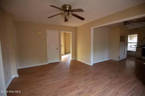 Living - 865 Silver Spoon Rd, Evergreen, NC 28438 photo 2 of 6