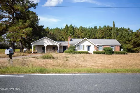 865 Silver Spoon Rd, Evergreen, NC 28438