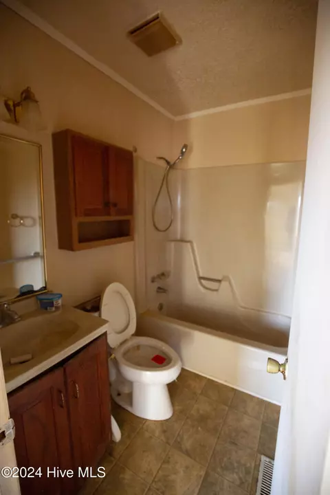 Bath - 865 Silver Spoon Rd, Evergreen, NC 28438 photo 2 of 2