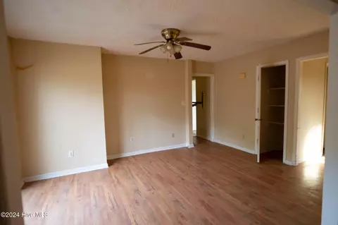 Living - 865 Silver Spoon Rd, Evergreen, NC 28438 photo 3 of 6