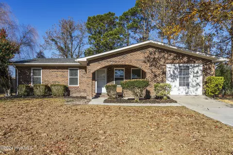 8007 Tall Oak Ct, Jacksonville, NC 28546