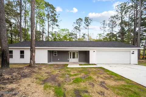 307 Pinewood Ct, Jacksonville, NC 28546