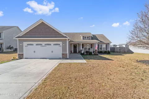 708 Opus Ct, Richlands, NC 28574