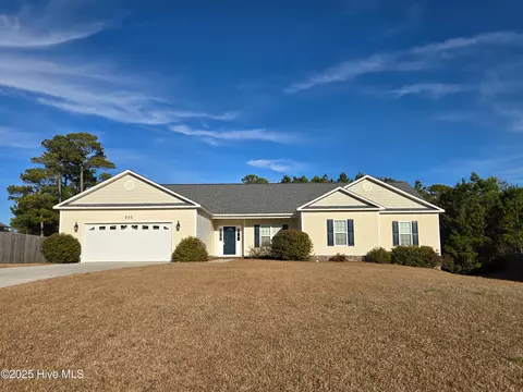 703 Shearwater Ln, Swansboro, NC 28584