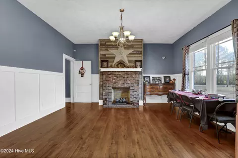Dining - 695 Rooks Rd, Atkinson, NC 28421 photo 2 of 2