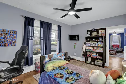 Bedroom - 695 Rooks Rd, Atkinson, NC 28421 photo 2 of 11