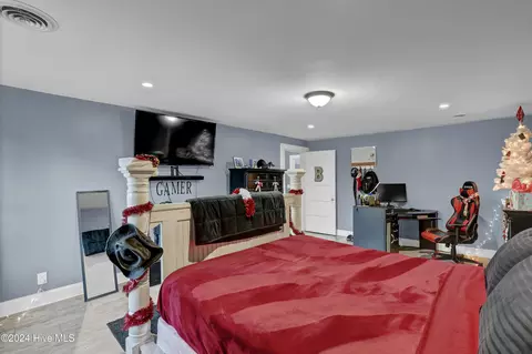 Bedroom - 695 Rooks Rd, Atkinson, NC 28421 photo 9 of 11