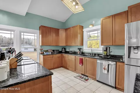 Kitchen - 695 Rooks Rd, Atkinson, NC 28421 photo 2 of 4