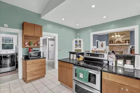 Kitchen - 695 Rooks Rd, Atkinson, NC 28421 photo 3 of 4