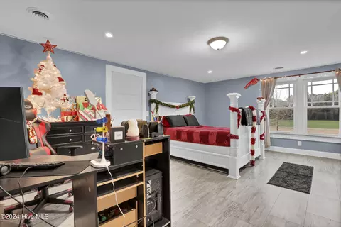 Bedroom - 695 Rooks Rd, Atkinson, NC 28421 photo 8 of 11